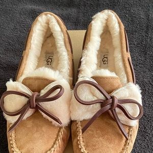 UGG SLIPPERS